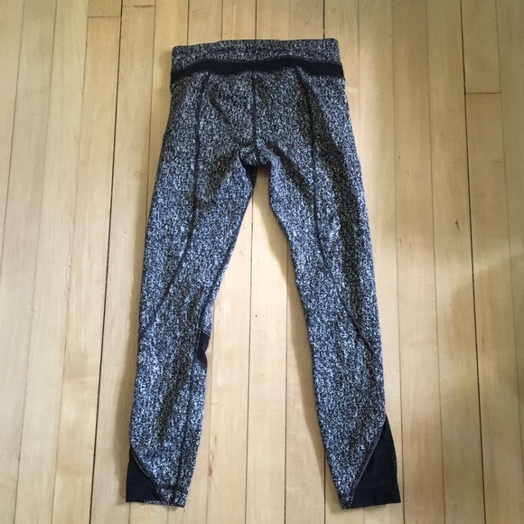 Lululemon leggings size 4 - Picture 4 of 7